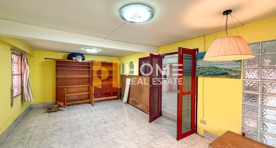 For sale 2 ベッドルーム house in Phra Khanong, Bangkok