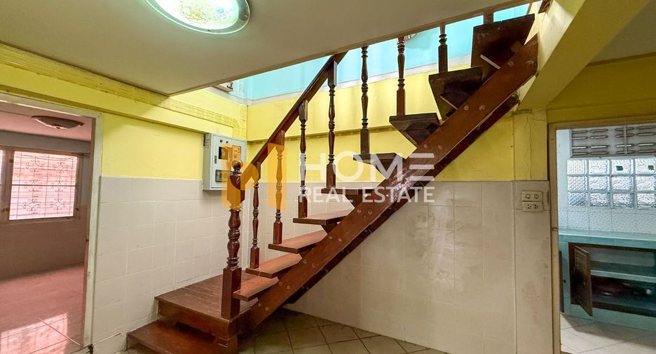 For sale 2 ベッドルーム house in Phra Khanong, Bangkok