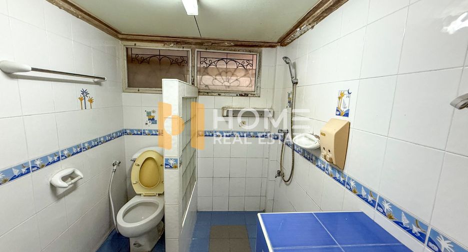 For sale 2 ベッドルーム house in Phra Khanong, Bangkok