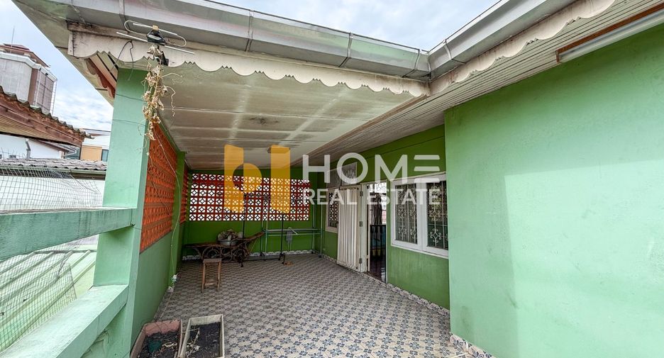 For sale 2 ベッドルーム house in Phra Khanong, Bangkok