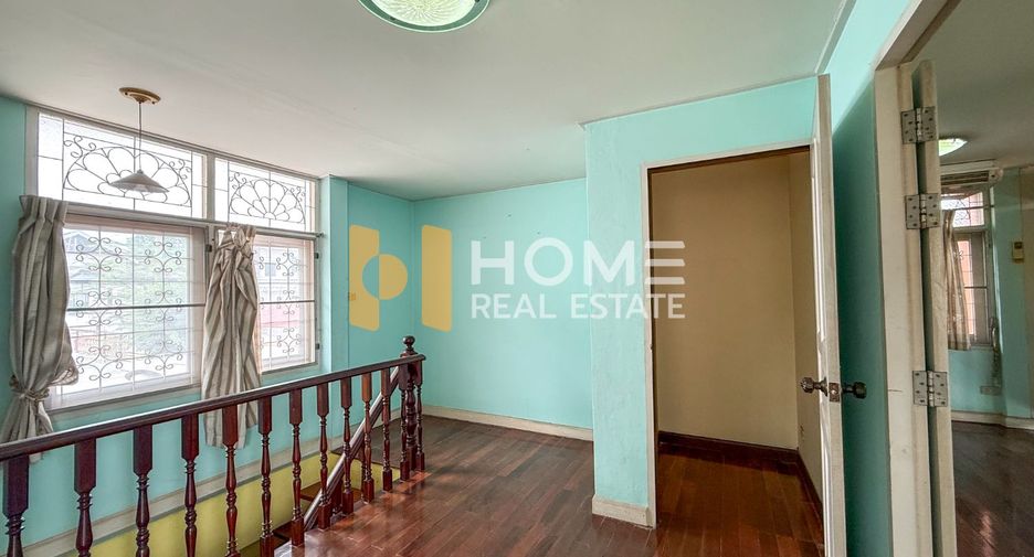 For sale 2 ベッドルーム house in Phra Khanong, Bangkok