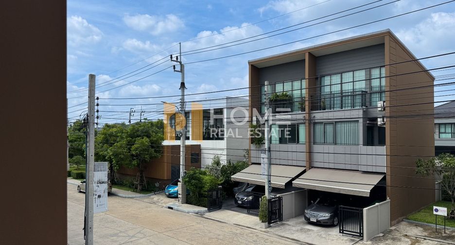 À vendre 3 chambres maison de ville à Prawet, Bangkok