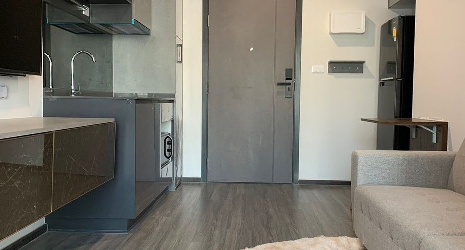 Wohnung zur Miete mit 1 Zimmer in Bang Rak, Bangkok