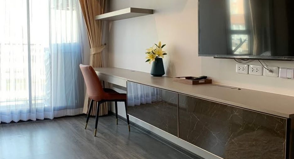 Wohnung zur Miete mit 1 Zimmer in Bang Rak, Bangkok
