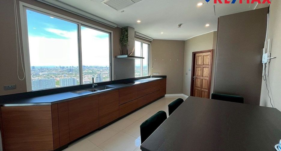 For rent 3 bedrooms condo in Jomtien, Pattaya