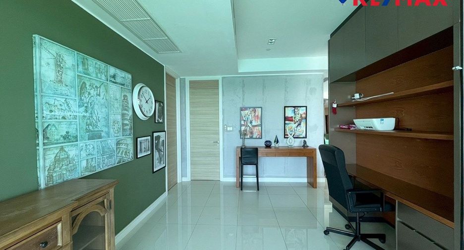 For rent 3 bedrooms condo in Jomtien, Pattaya