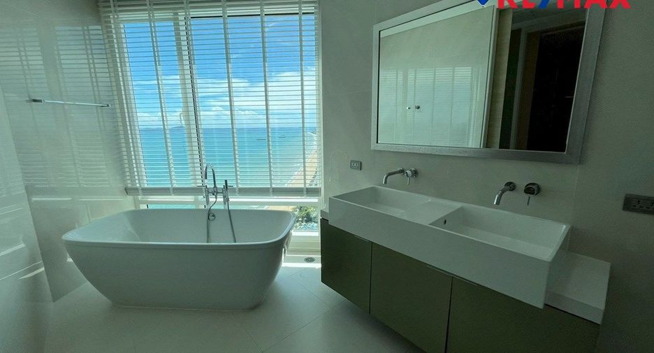 For rent 3 bedrooms condo in Jomtien, Pattaya