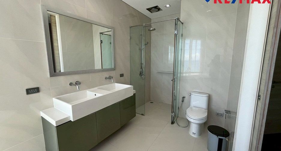 For rent 3 bedrooms condo in Jomtien, Pattaya