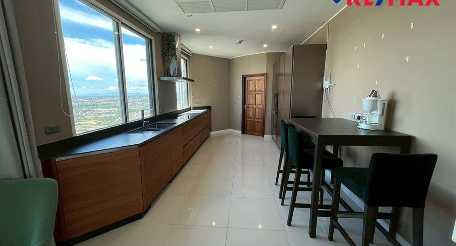For rent 3 bedrooms condo in Jomtien, Pattaya