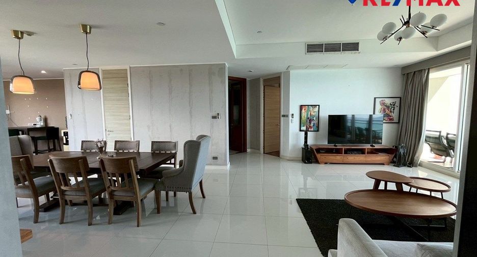 For rent 3 bedrooms condo in Jomtien, Pattaya