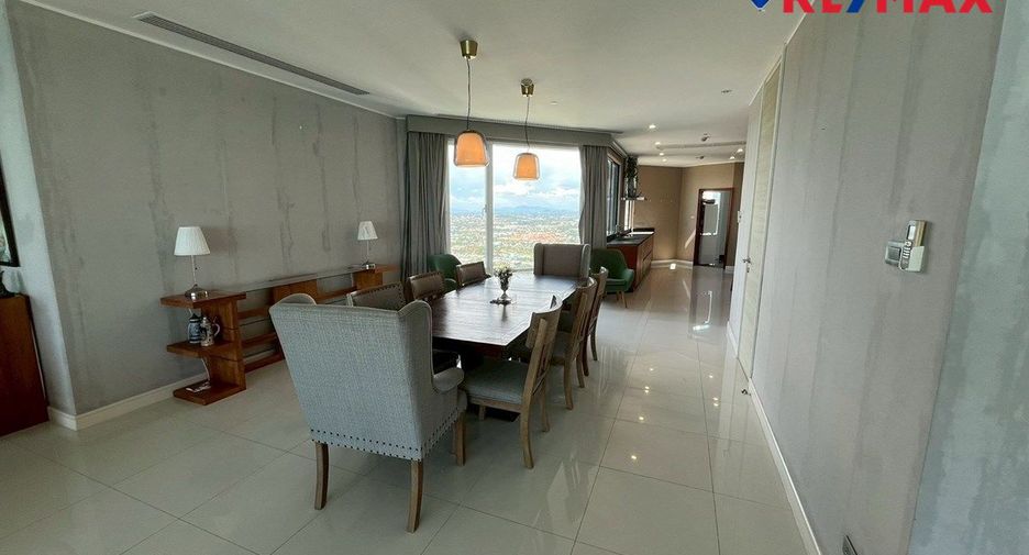 For rent 3 bedrooms condo in Jomtien, Pattaya