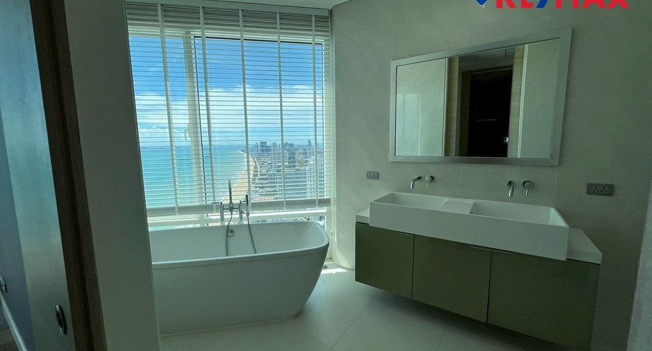 For rent 3 bedrooms condo in Jomtien, Pattaya