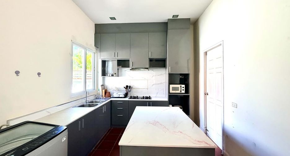 For rent 3 bedrooms villa in East Pattaya, Pattaya