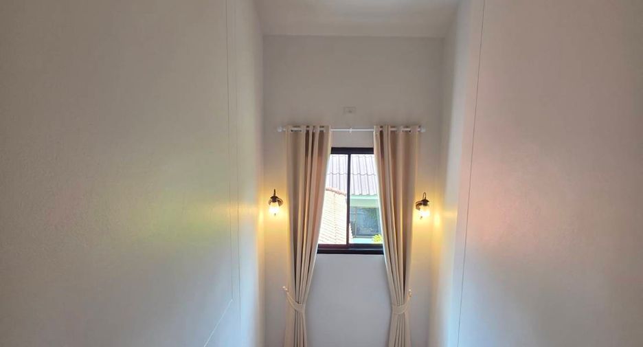 For rent 4 bedrooms house in San Kamphaeng, Chiang Mai