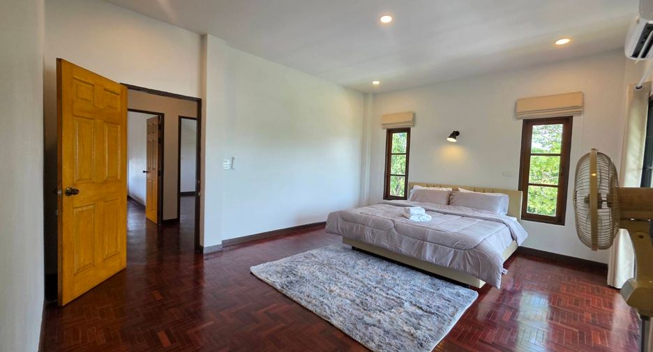 For rent 4 bedrooms house in San Kamphaeng, Chiang Mai