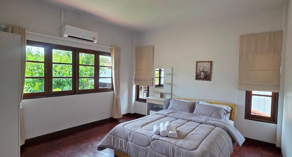 For rent 4 bedrooms house in San Kamphaeng, Chiang Mai