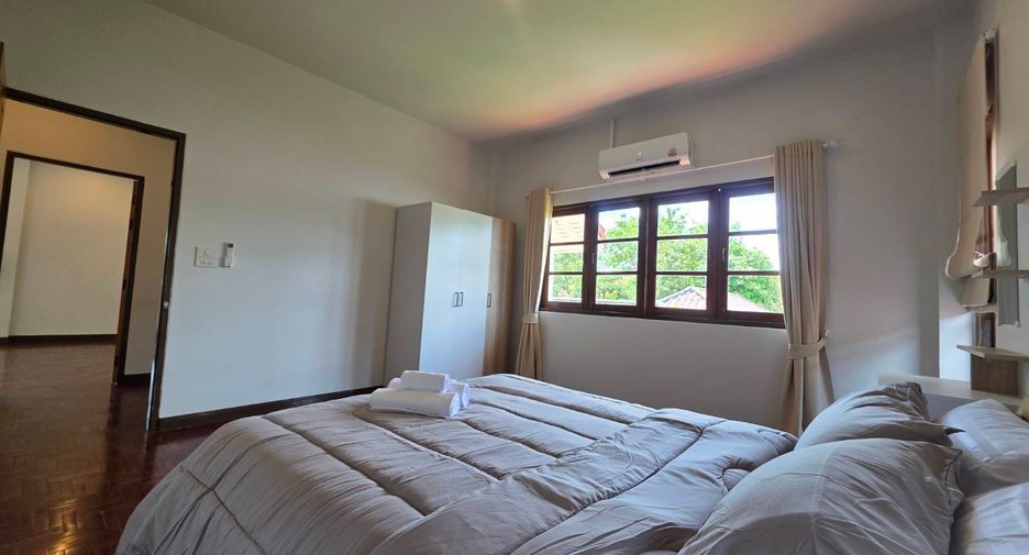 For rent 4 bedrooms house in San Kamphaeng, Chiang Mai
