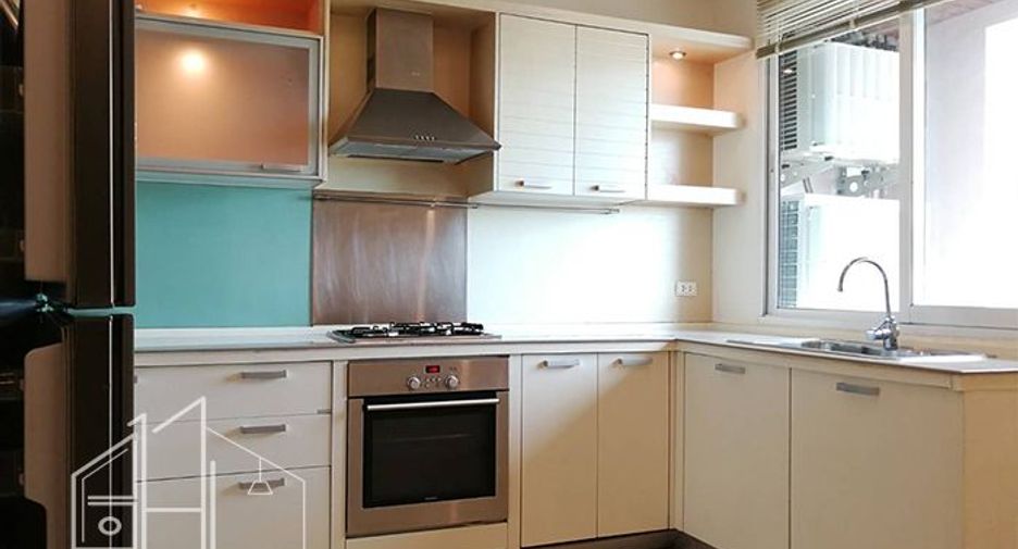 For rent 3 bedrooms apartment in Watthana, Bangkok