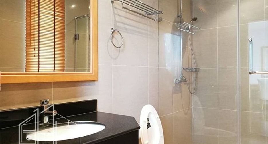 For rent 3 bedrooms apartment in Watthana, Bangkok