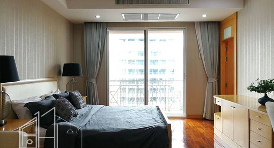 For rent 3 bedrooms apartment in Watthana, Bangkok