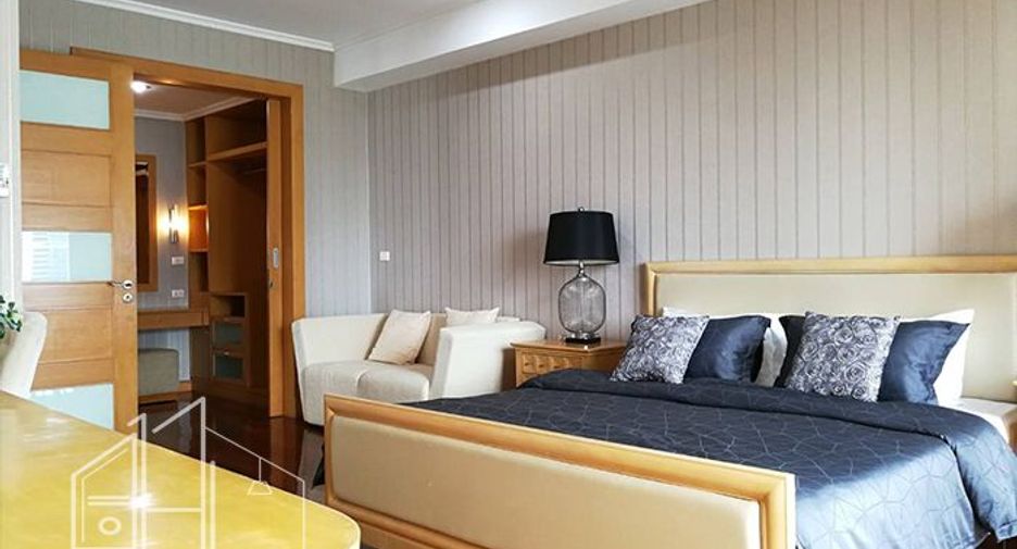 For rent 3 bedrooms apartment in Watthana, Bangkok
