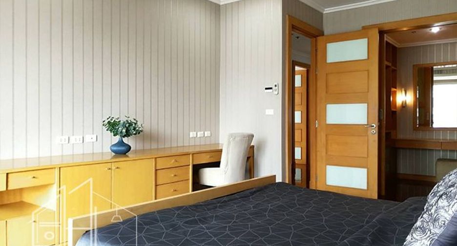 For rent 3 bedrooms apartment in Watthana, Bangkok