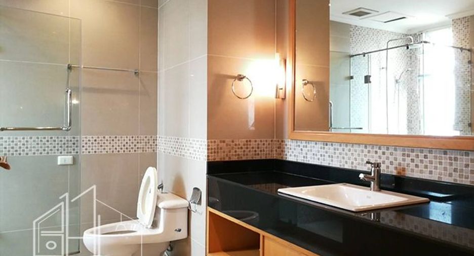 For rent 3 bedrooms apartment in Watthana, Bangkok