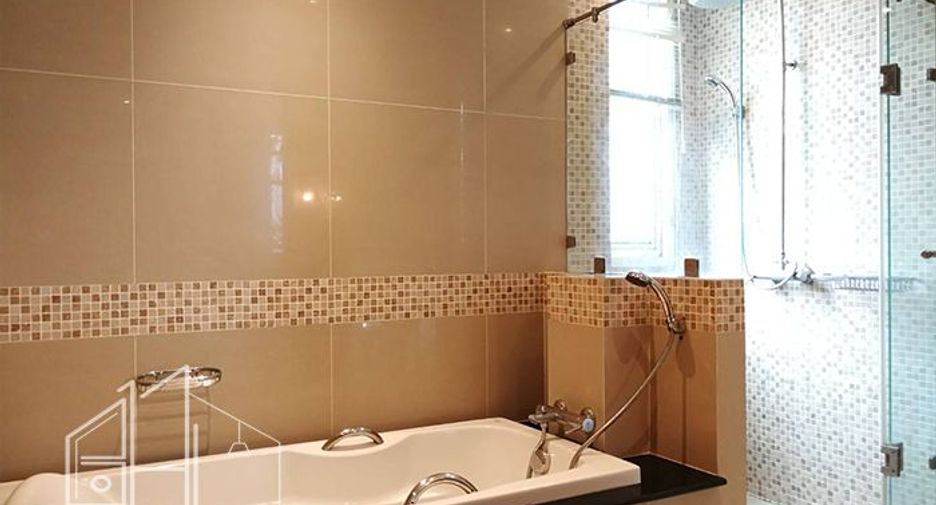 For rent 3 bedrooms apartment in Watthana, Bangkok