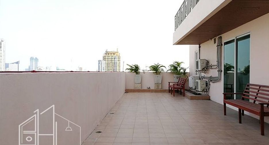 For rent 3 bedrooms condo in Watthana, Bangkok