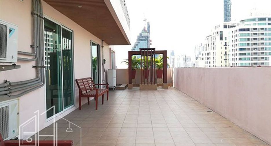 For rent 3 bedrooms condo in Watthana, Bangkok