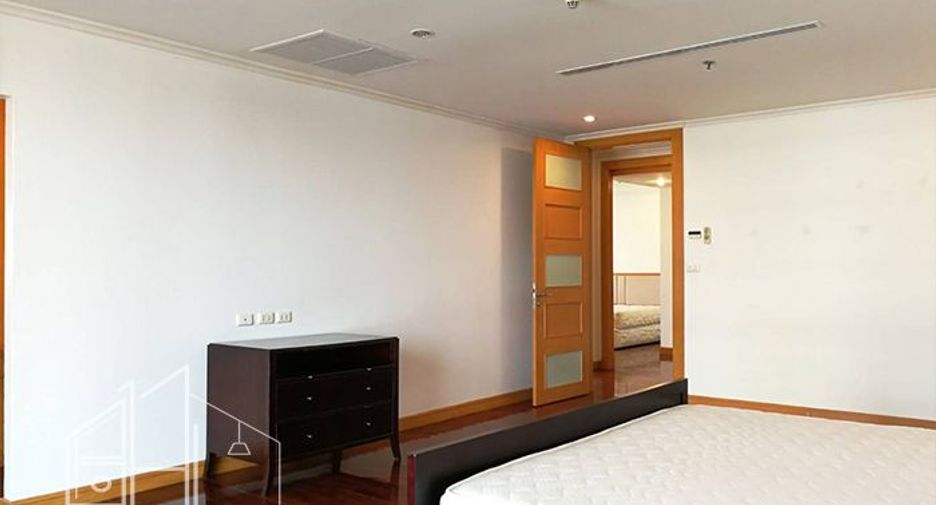 For rent 3 bedrooms condo in Watthana, Bangkok