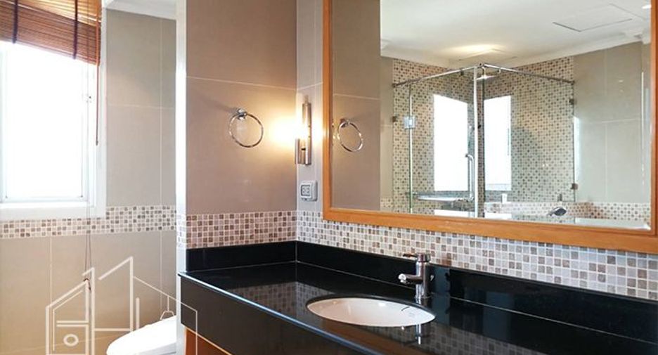 For rent 3 bedrooms condo in Watthana, Bangkok