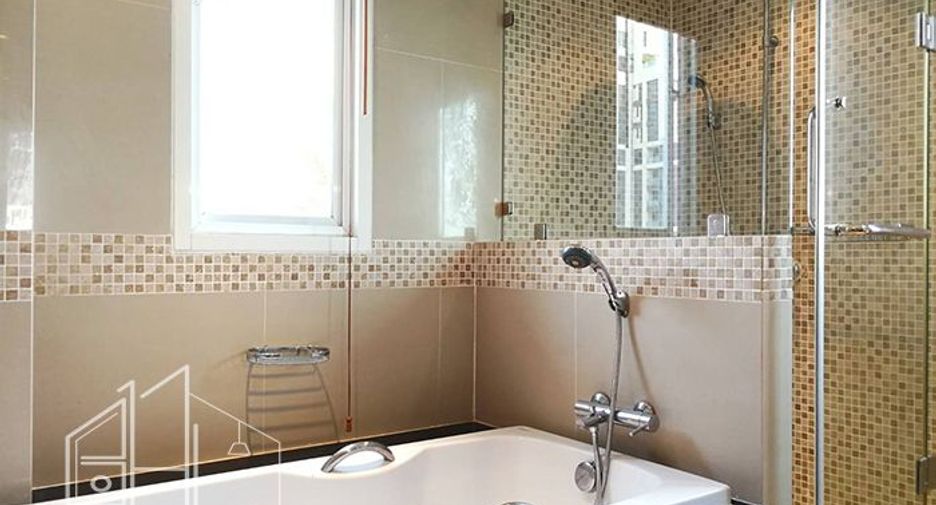 For rent 3 bedrooms condo in Watthana, Bangkok