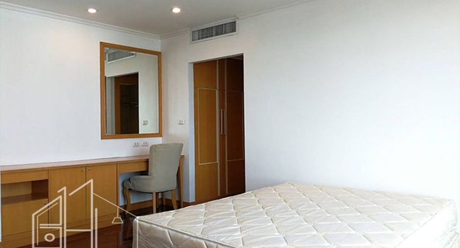For rent 3 bedrooms condo in Watthana, Bangkok