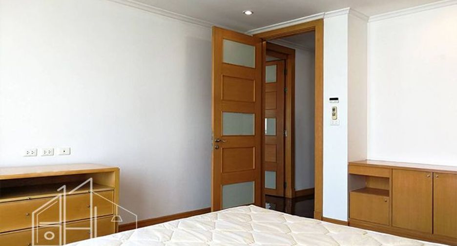 For rent 3 bedrooms condo in Watthana, Bangkok