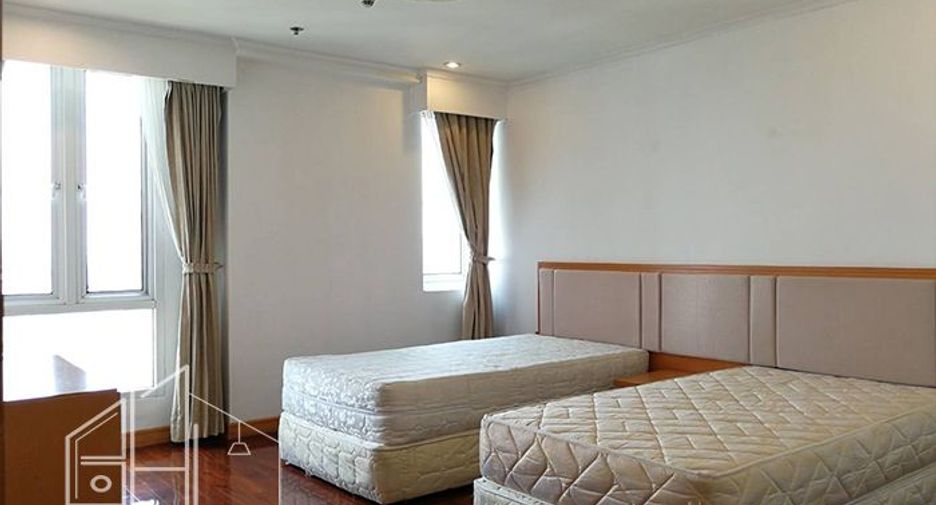 For rent 3 bedrooms condo in Watthana, Bangkok
