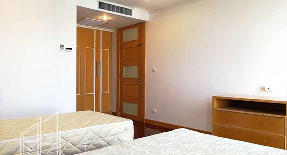 For rent 3 bedrooms condo in Watthana, Bangkok