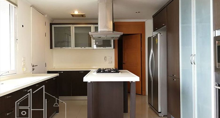 For rent 3 bedrooms apartment in Watthana, Bangkok