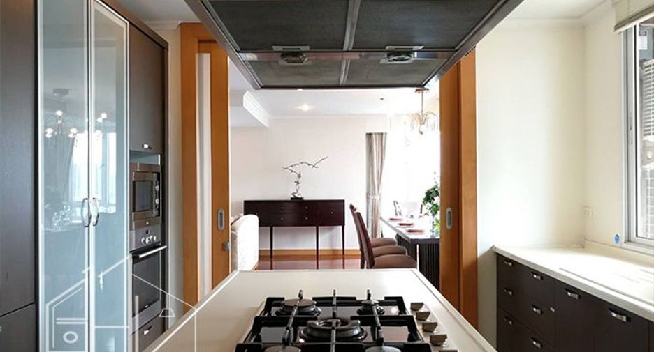 For rent 3 bedrooms apartment in Watthana, Bangkok