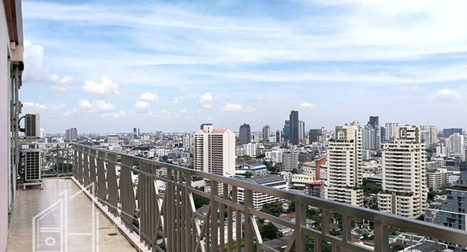 For rent 3 bedrooms apartment in Watthana, Bangkok