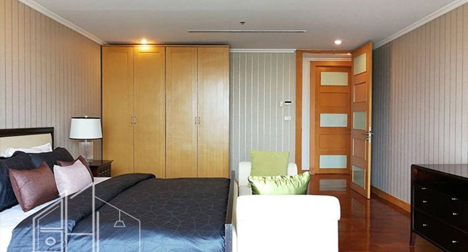 For rent 3 bedrooms apartment in Watthana, Bangkok