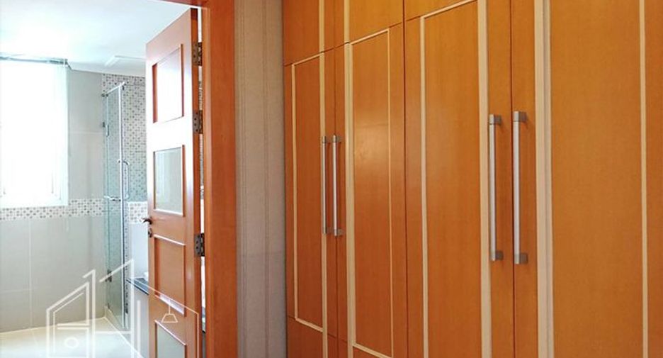 For rent 3 bedrooms apartment in Watthana, Bangkok