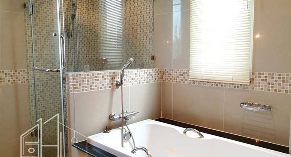 For rent 3 bedrooms apartment in Watthana, Bangkok