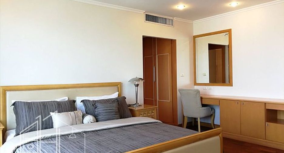 For rent 3 bedrooms apartment in Watthana, Bangkok