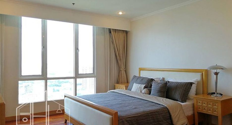 For rent 3 bedrooms apartment in Watthana, Bangkok