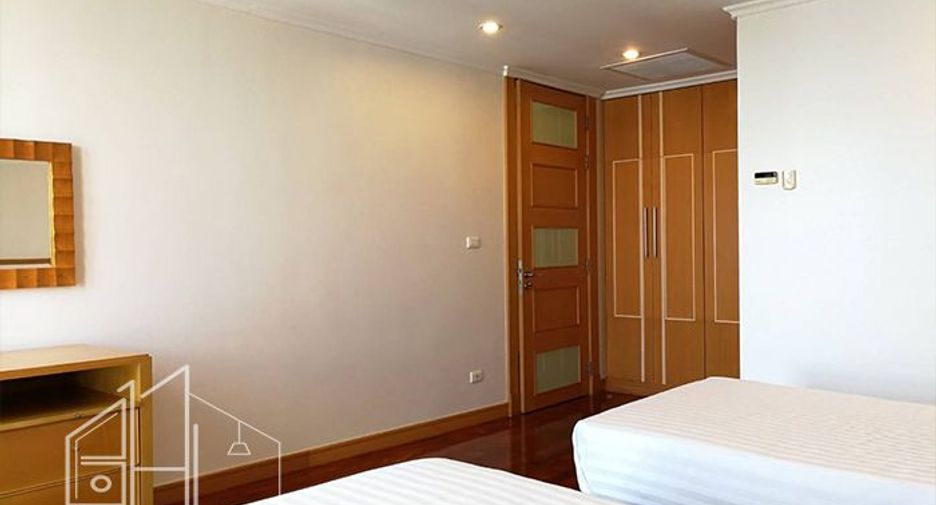 For rent 3 bedrooms apartment in Watthana, Bangkok