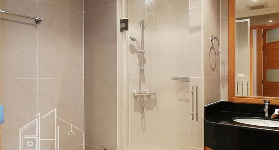 For rent 3 bedrooms apartment in Watthana, Bangkok