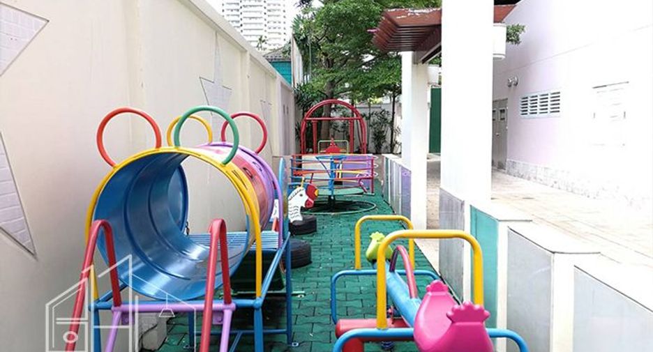 For rent 3 bedrooms apartment in Watthana, Bangkok