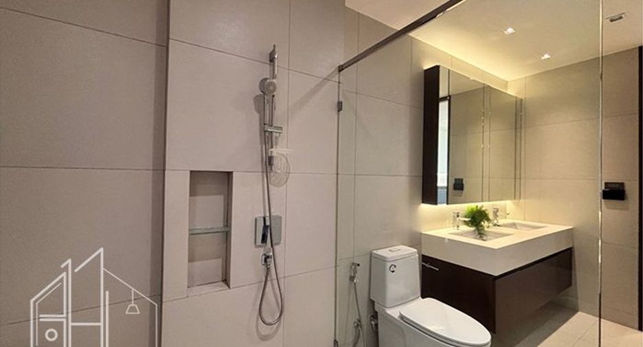 For rent 3 bedrooms apartment in Khlong Toei, Bangkok