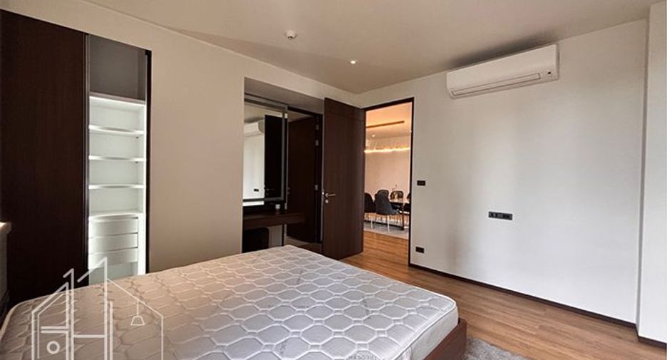 For rent 3 bedrooms apartment in Khlong Toei, Bangkok